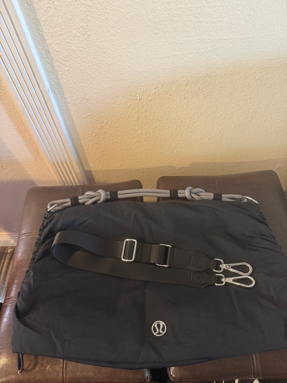 lululemon athletica Black women Duffel with Rope Handle and Removable Strap 16L - Picture 2 of 7